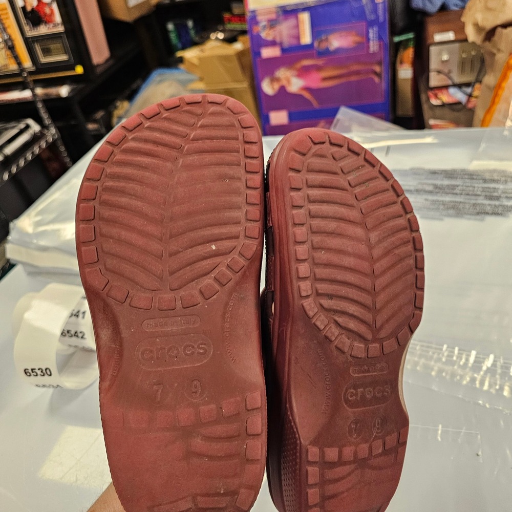 Crocs Classic Clogs Burgundy Maroon Made in Italy Mens 7 Womens 9 Shoes - Picture 3 of 8